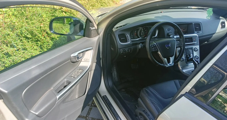 Volvo S60 cena 72900 przebieg: 117250, rok produkcji 2018 z Brzostek małe 121